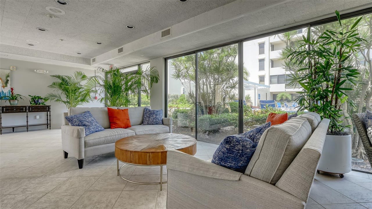2120 Harbourside Dr, #657