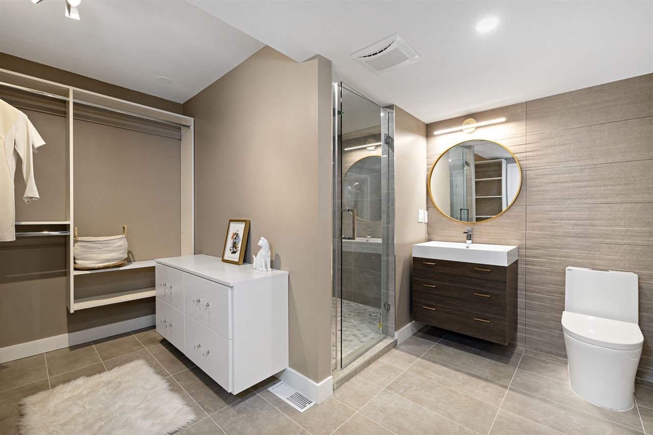 2065 Westdean Cres