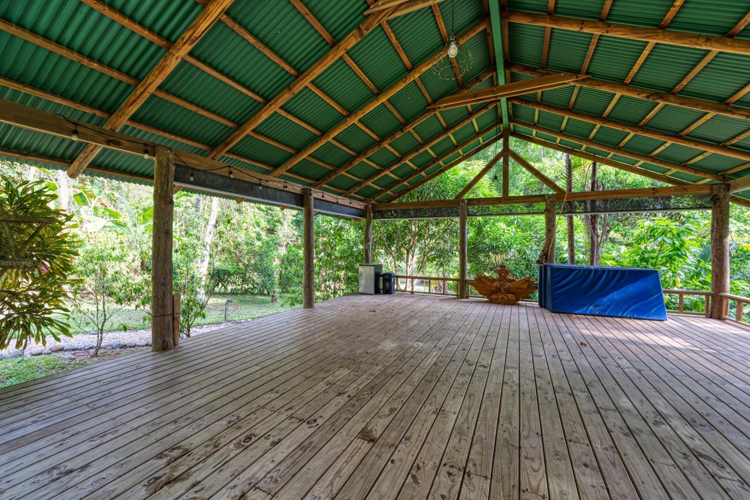 Exceptional Retreat Center on 62 Acre in Tinamastes