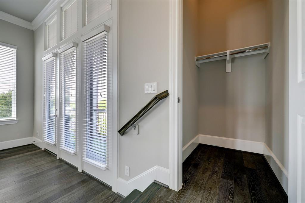 9524 London Bridge Sta