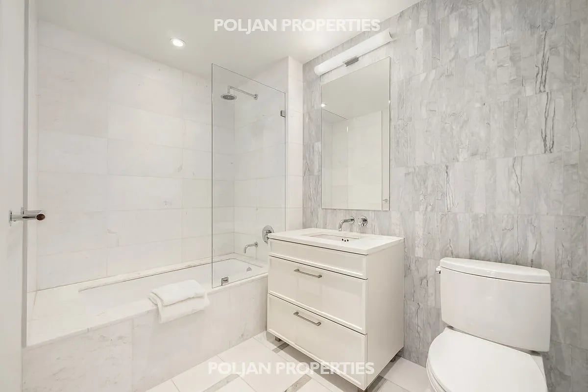 160 E 22nd St #16D
