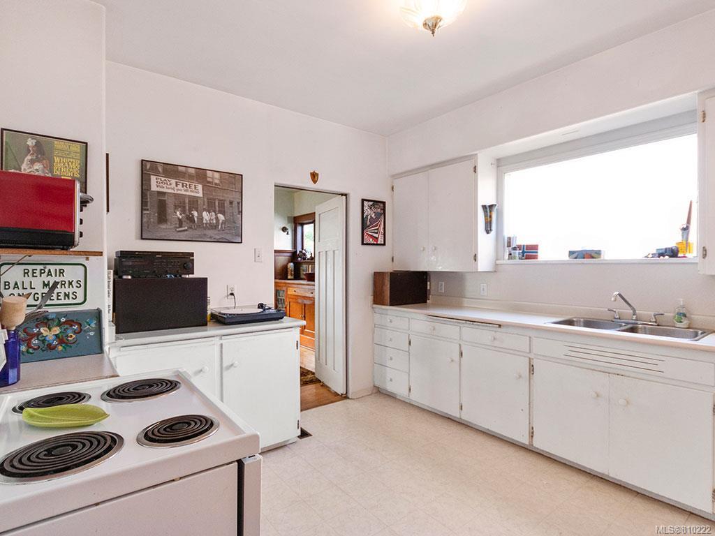 1734 Hollywood Cres