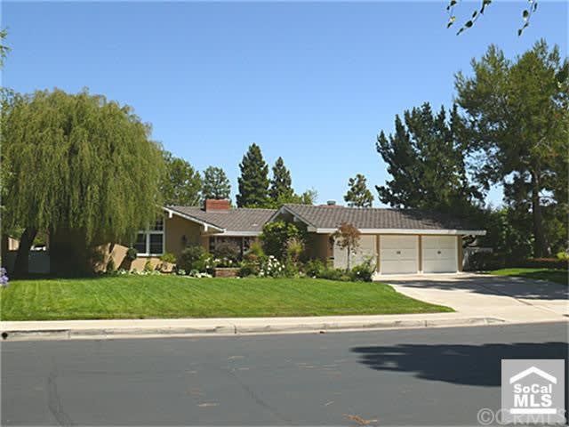2 Hermitage Ln