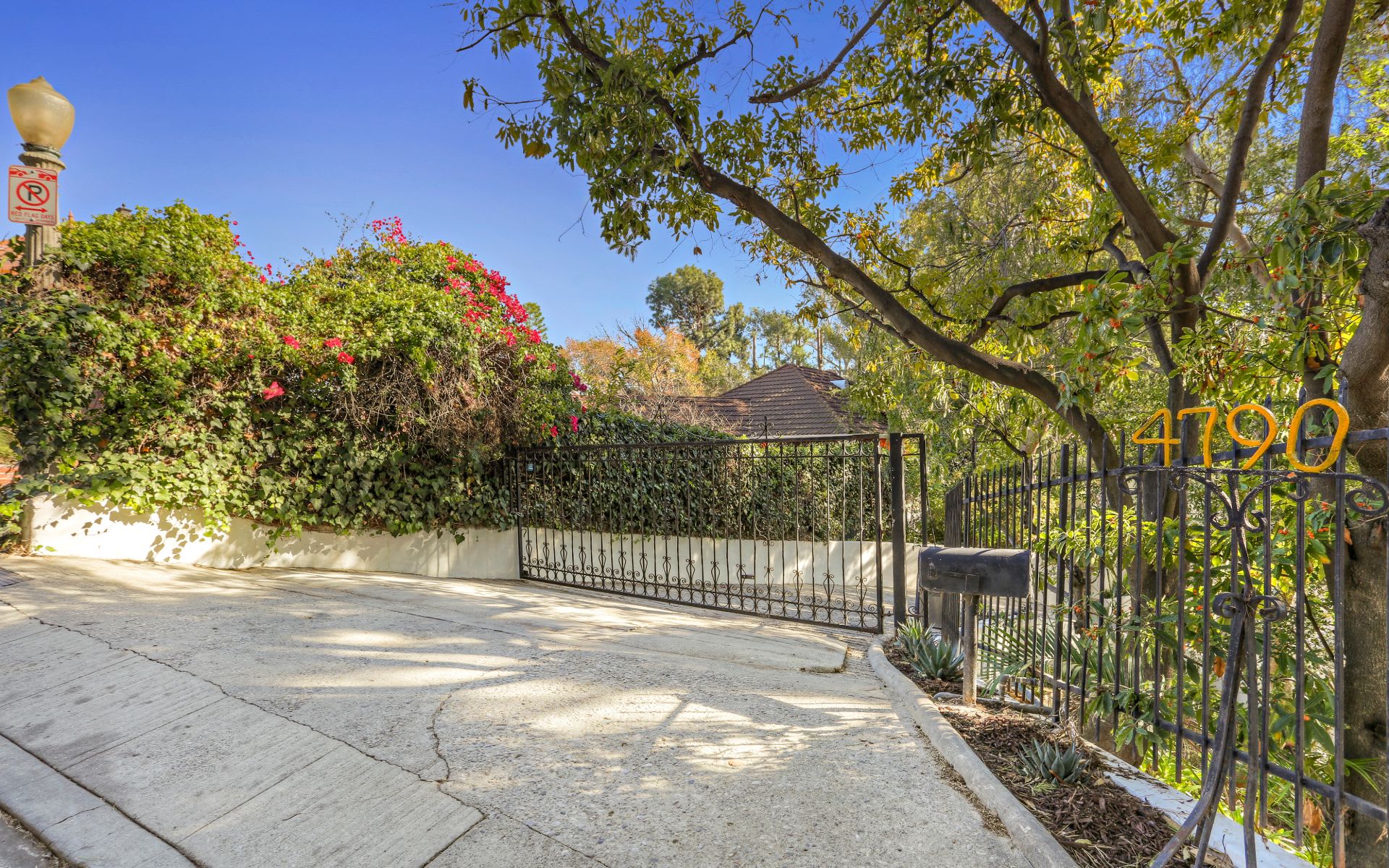  4790 Bonvue Ave