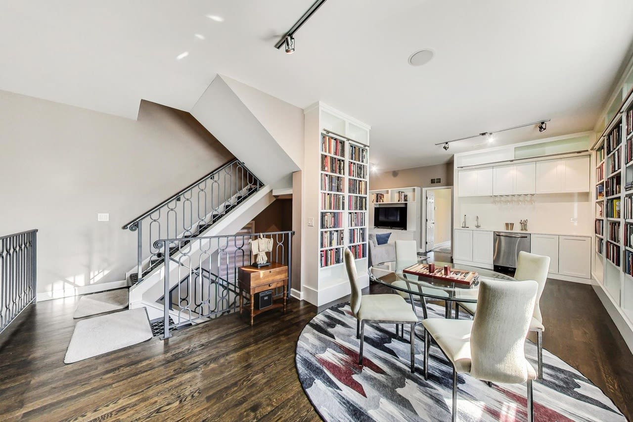 3839 N Southport
