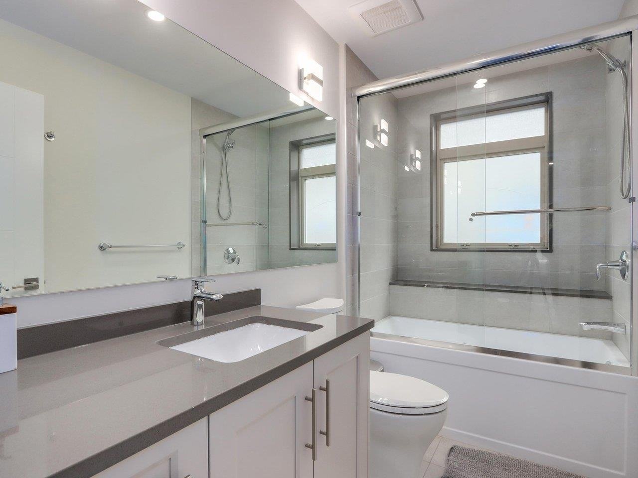 3-115 W Queens Rd