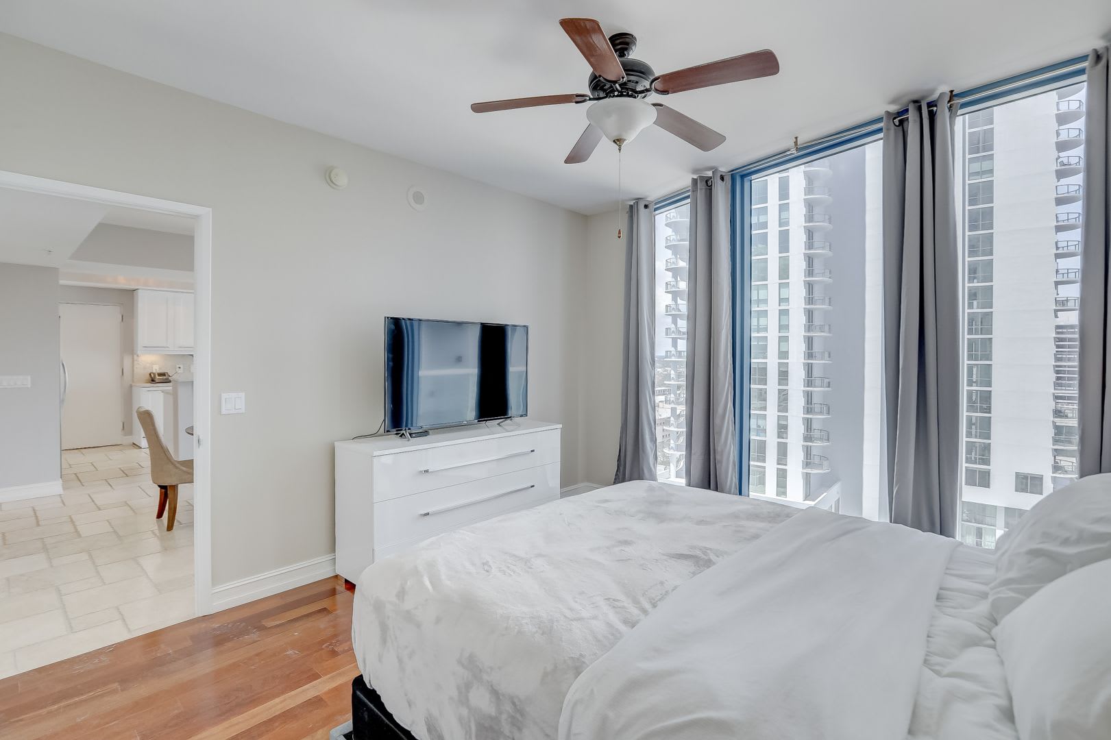 LAS OLAS RIVER HOUSE 2203