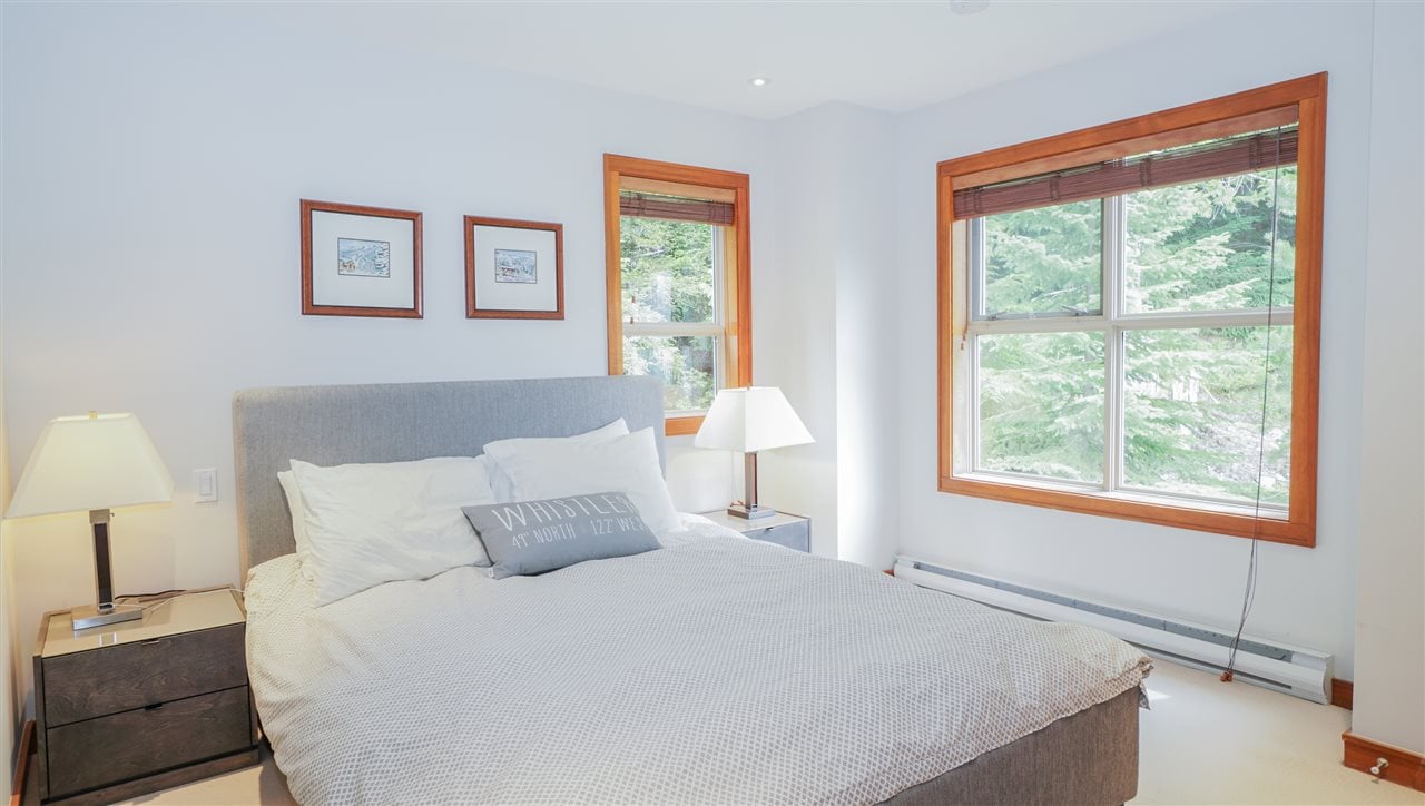 1-4661 Blackcomb Wy