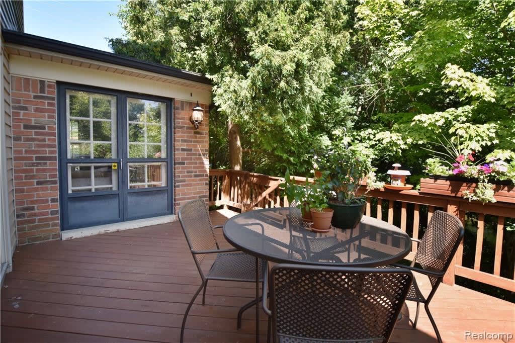 1313 LAKESIDE Drive