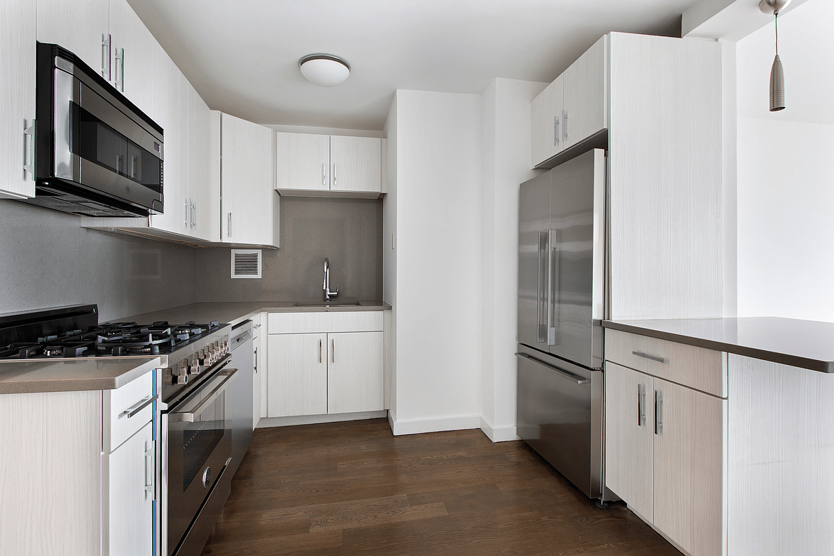 330 E 38th St #50H