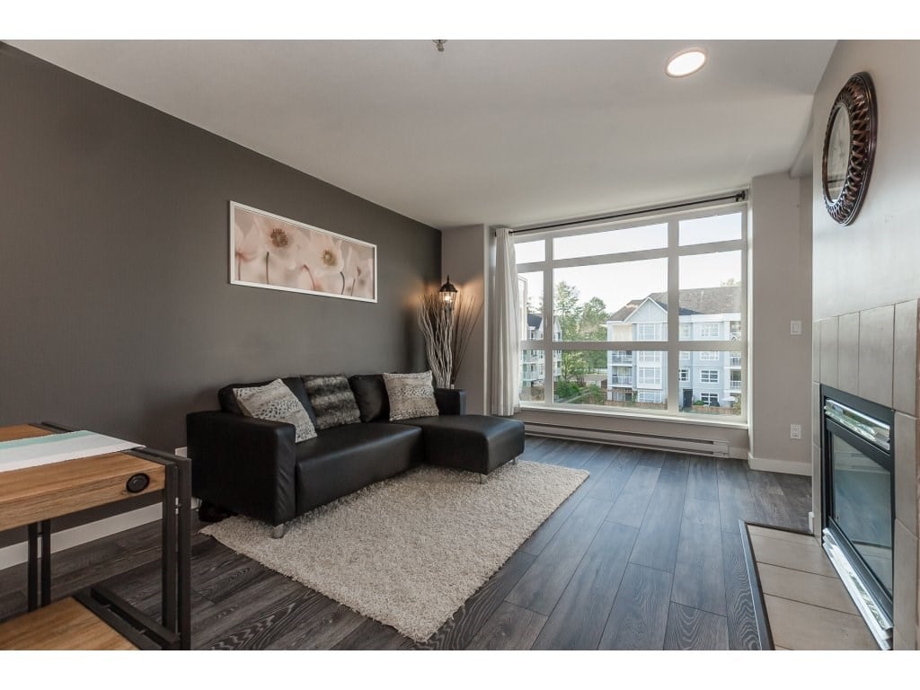 205-3122 St Johns St