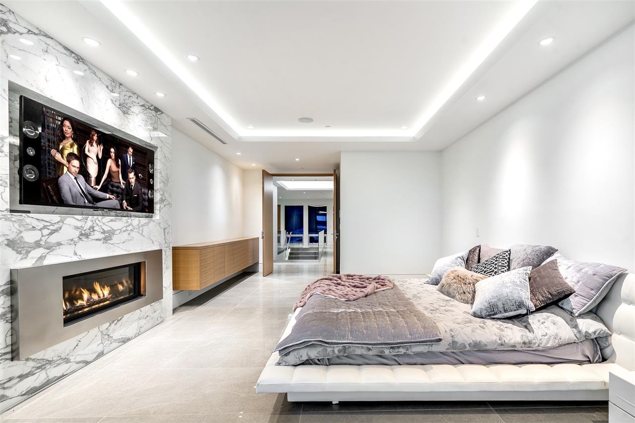 3906 Marine Dr