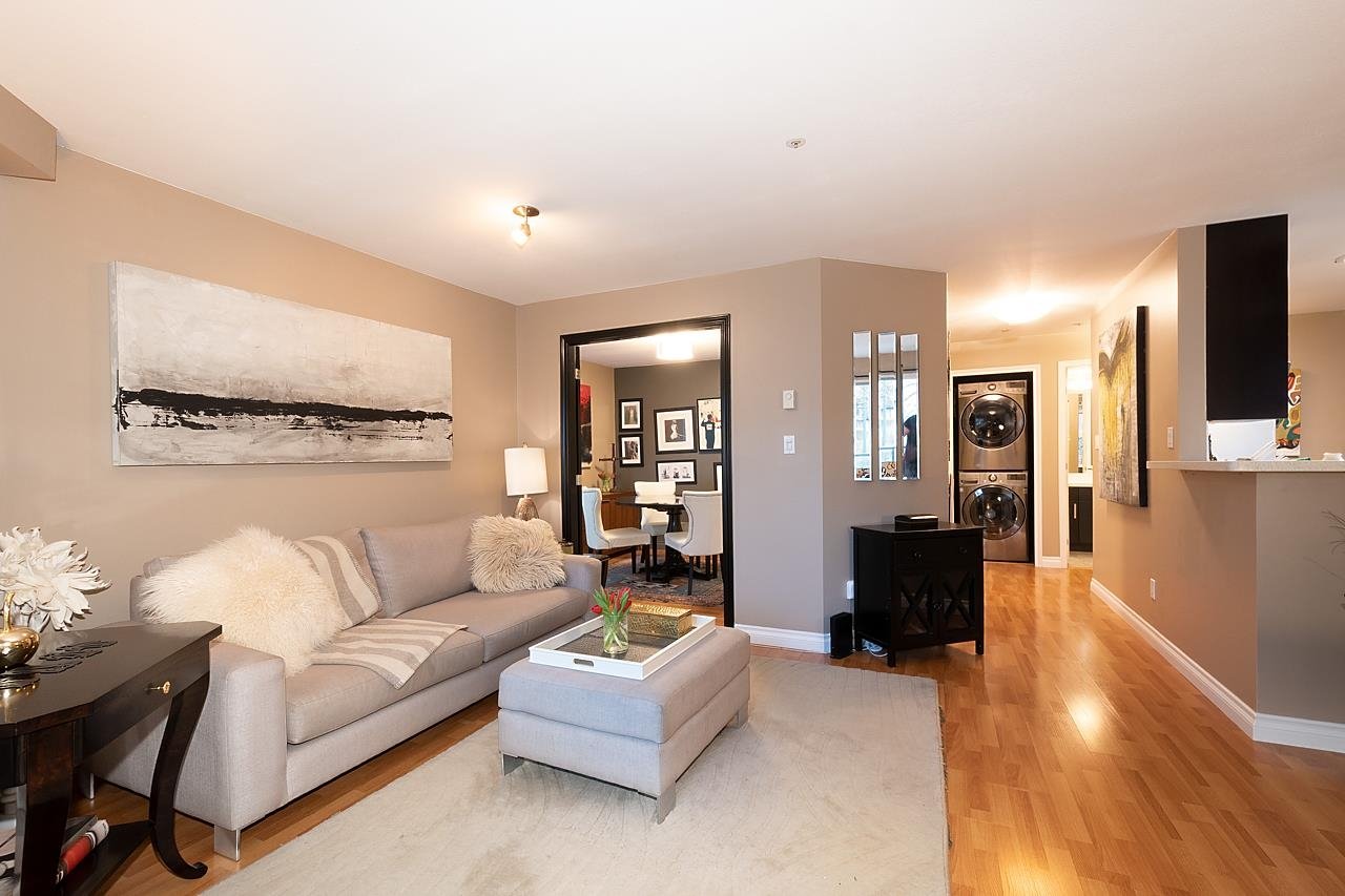 205-2212 Oxford St