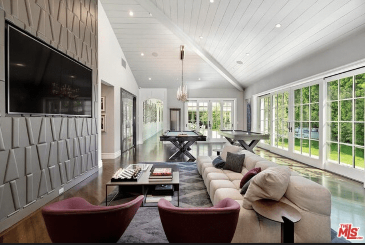 Double Lot Traditional Estate
