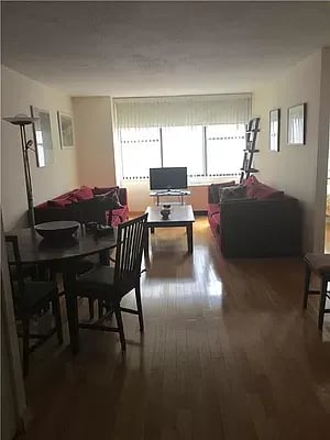301 East 45th Street Unit: 5F