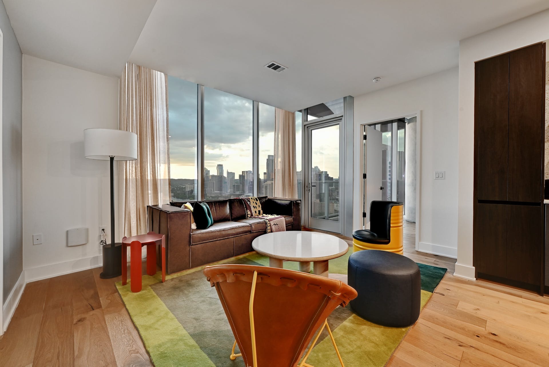 48 East Avenue #3201