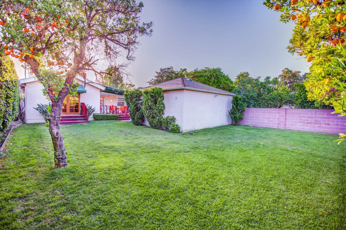 5738 Irvine Ave Valley Village, CA