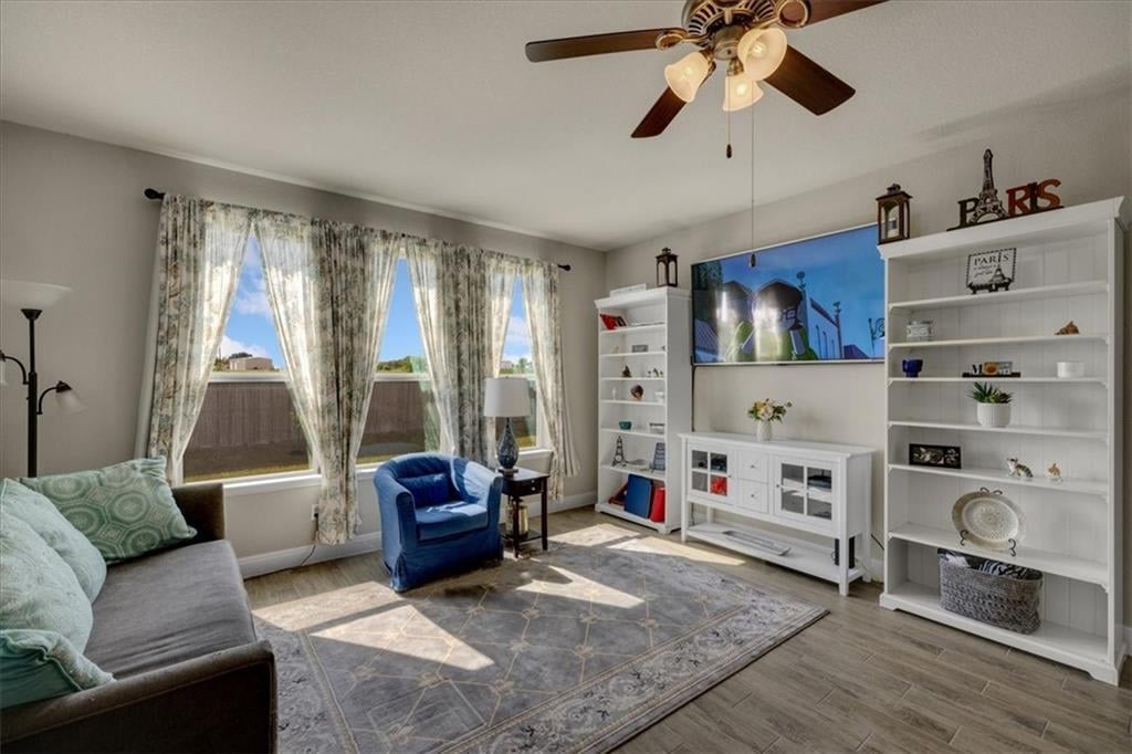 7318 Loggia Pl