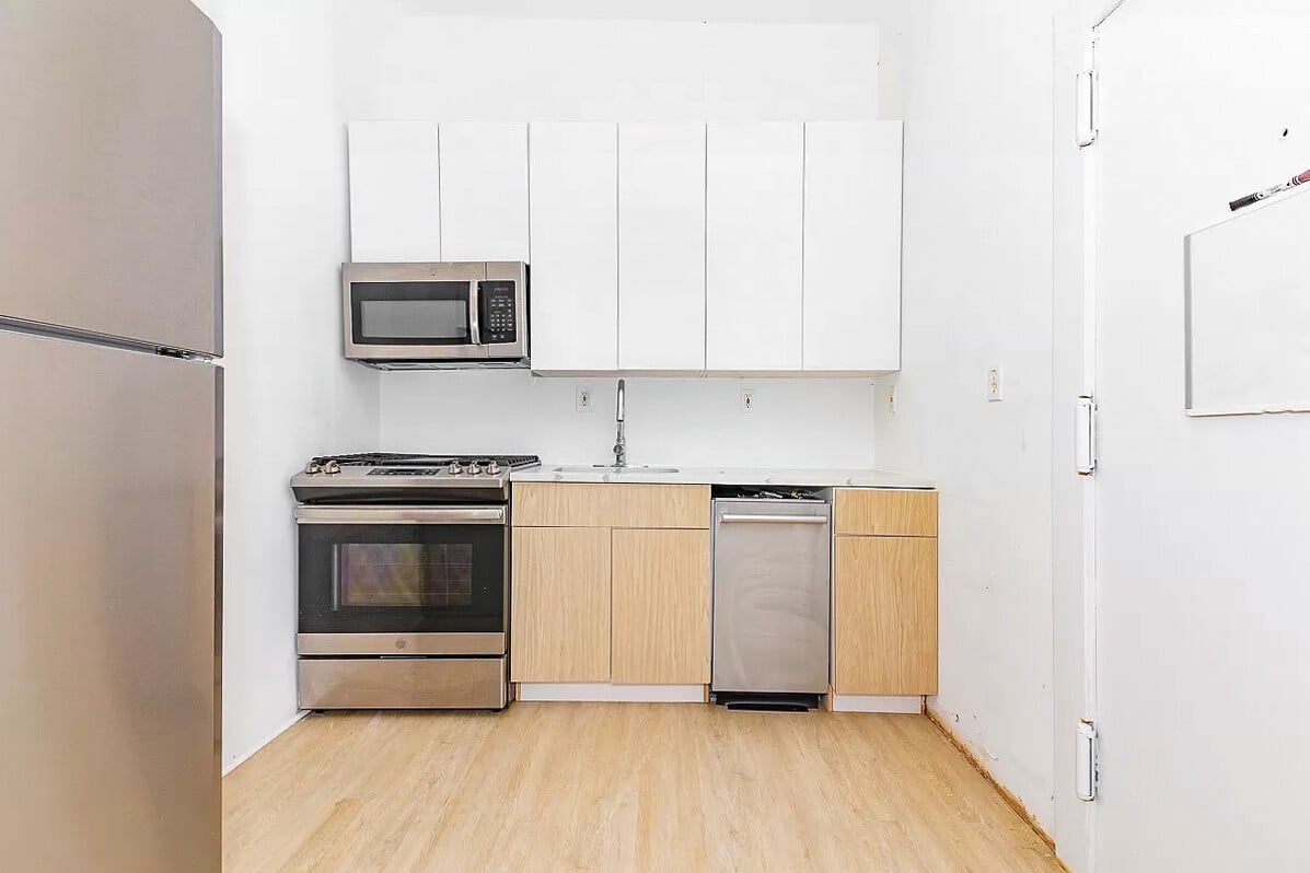 804 Macon Street, Apt A2