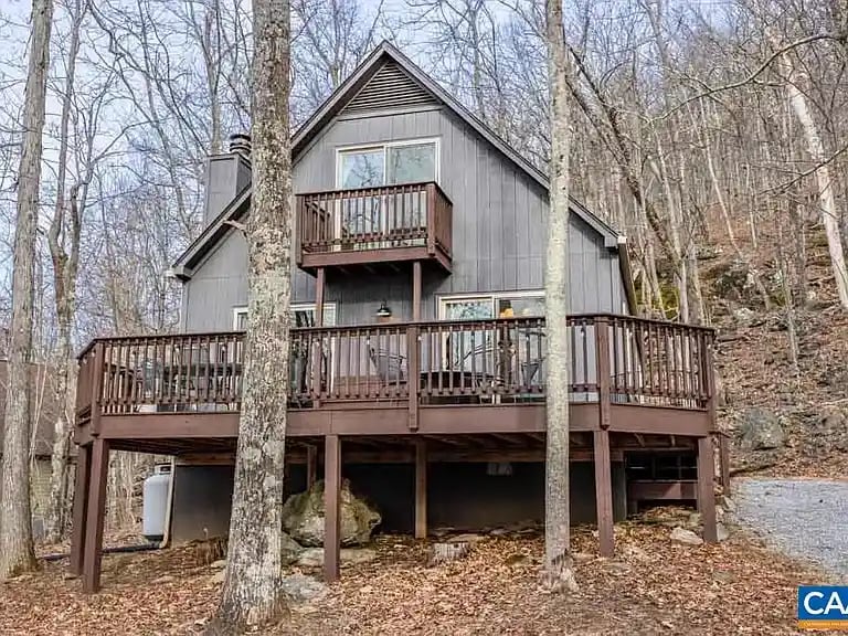 218 White Oak Dr