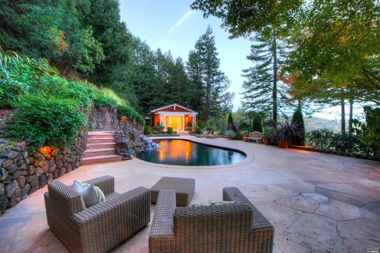 8 Woodland Pl