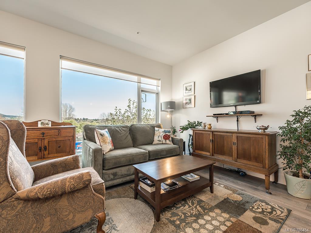203-3811 Rowland Ave, Saanich