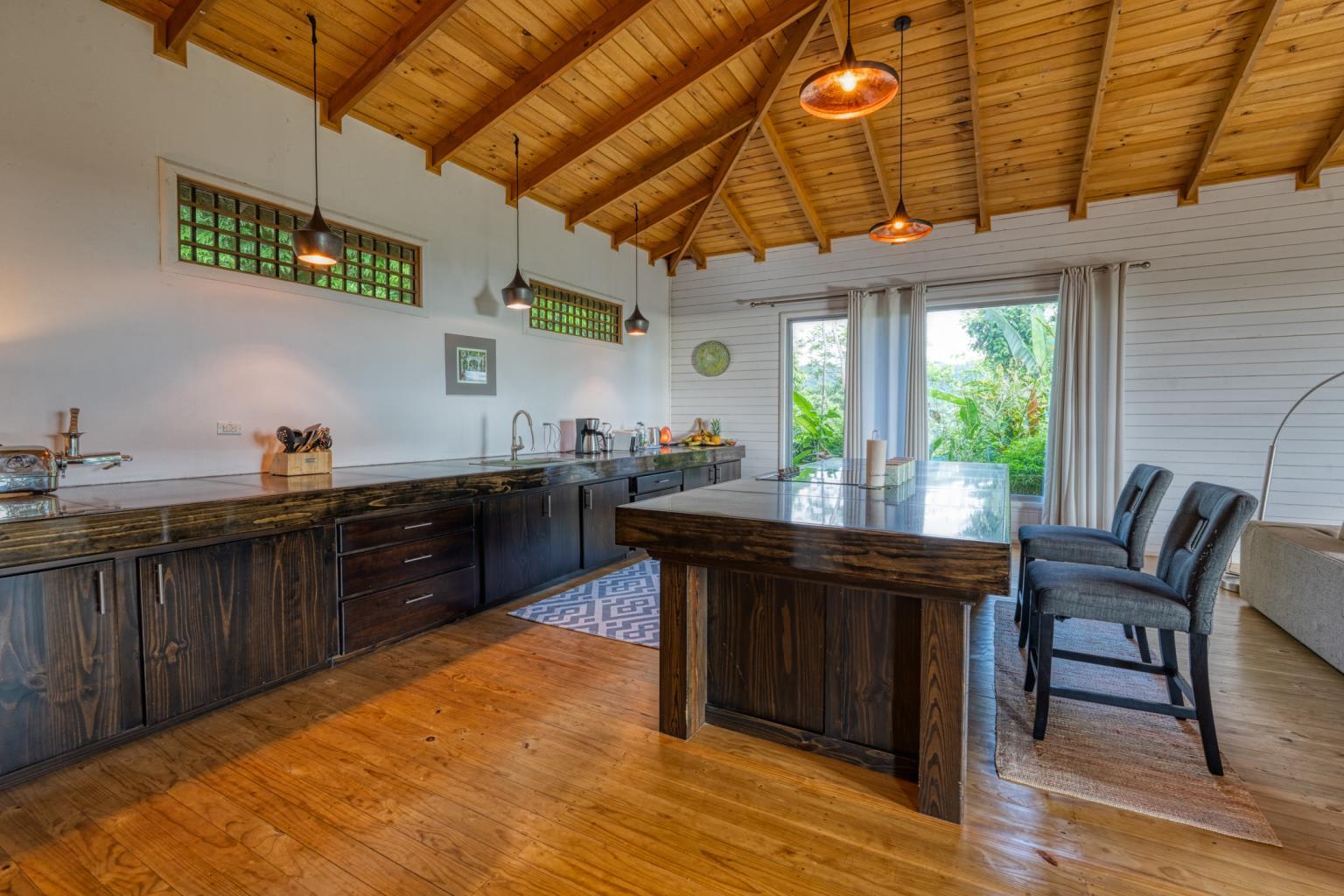 Exceptional Retreat Center on 62 Acre in Tinamastes