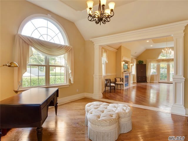 19 Buttonwood Dr