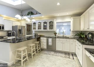 305 SAINT IVES