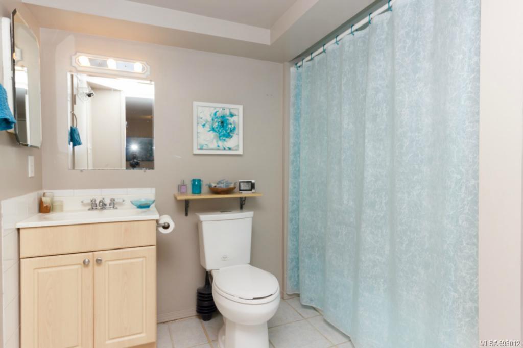 3925 Glanford Ave, Saanich