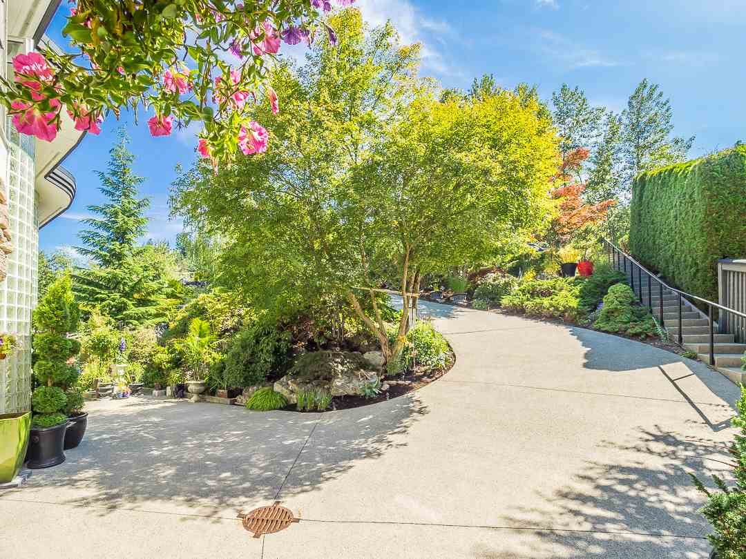 1032 Glacier View Dr