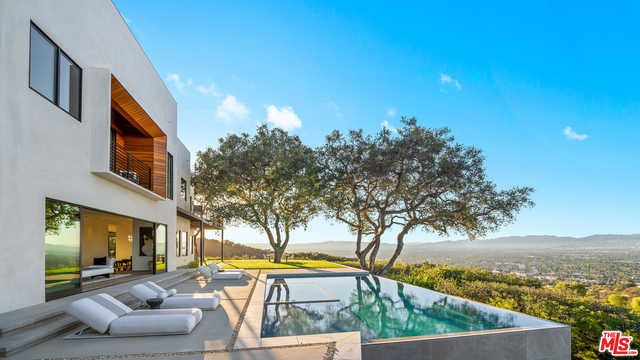 13331 Mulholland Dr