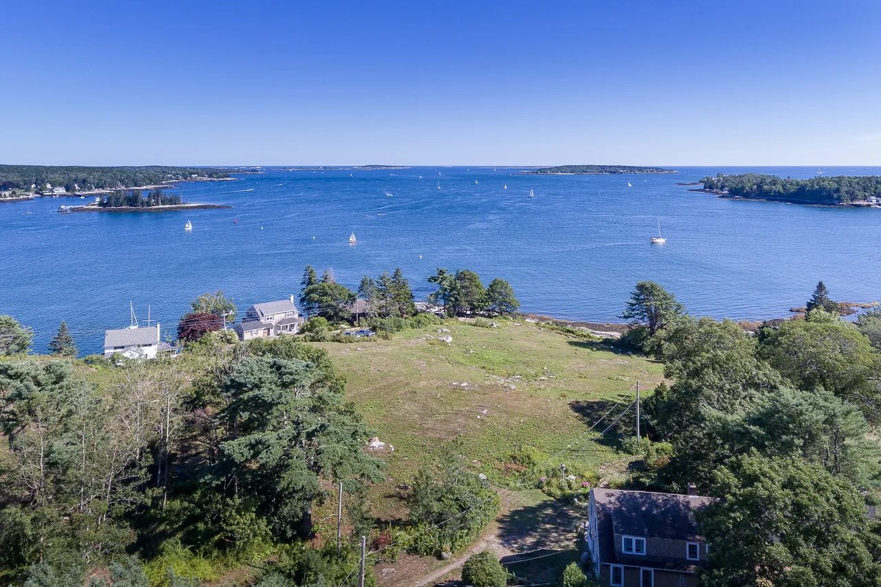 Home For Sale – 8 Hahn Cove Road, Boothbay Harbor, Maine
