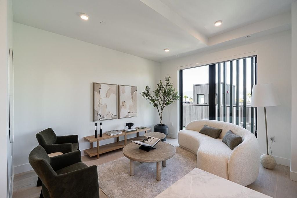 539 W 28th Avenue 202, Vancouver