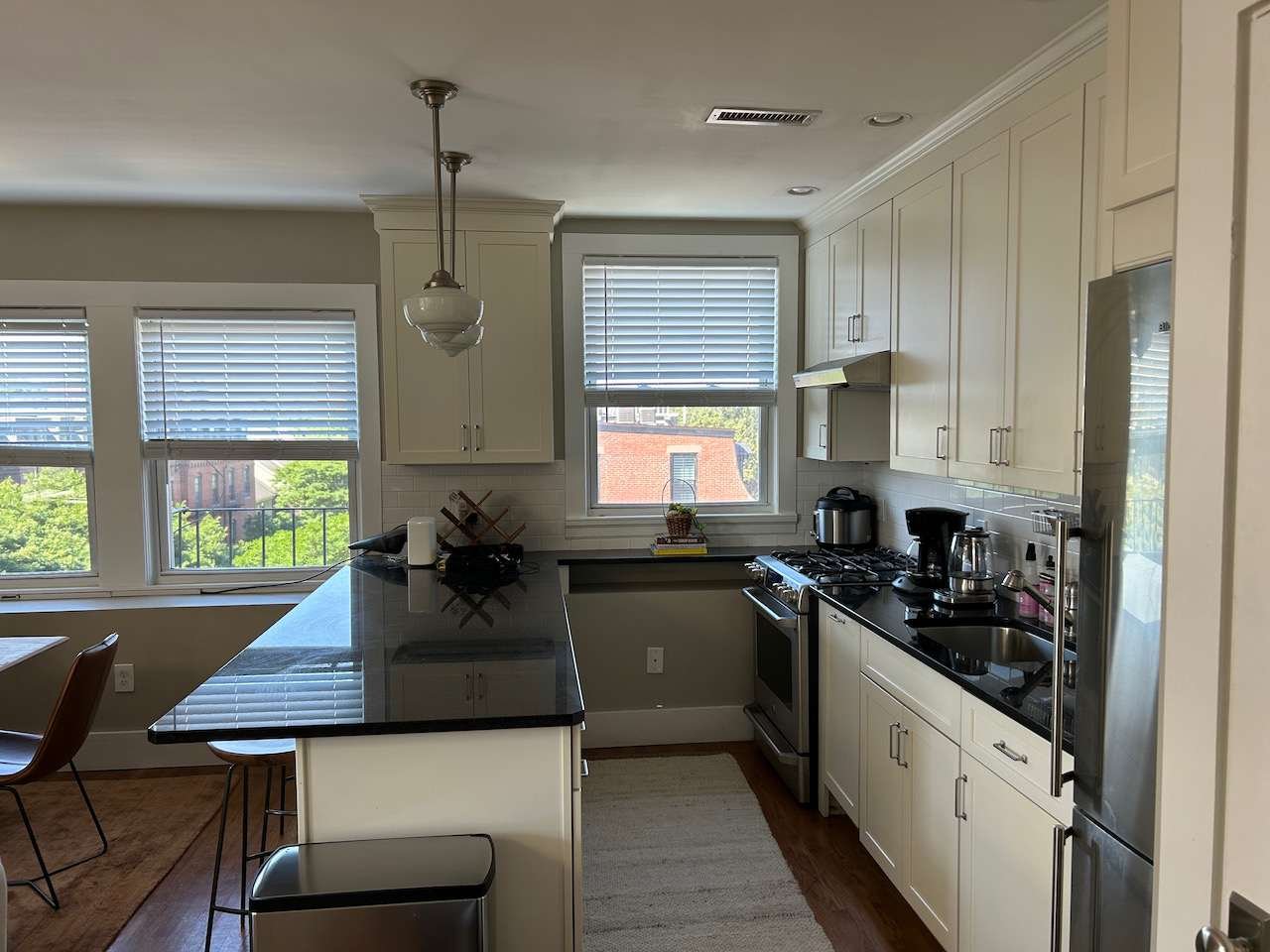 Union Park - 1.5 Bed 1 Bath with Laundry and GARAGE PARKING! September 1 