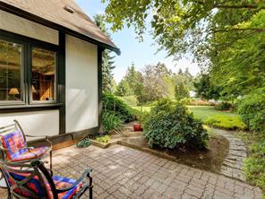 3900 Cadboro Bay Rd