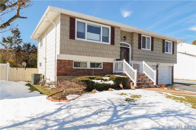 56 Roosevelt Avenue, Commack