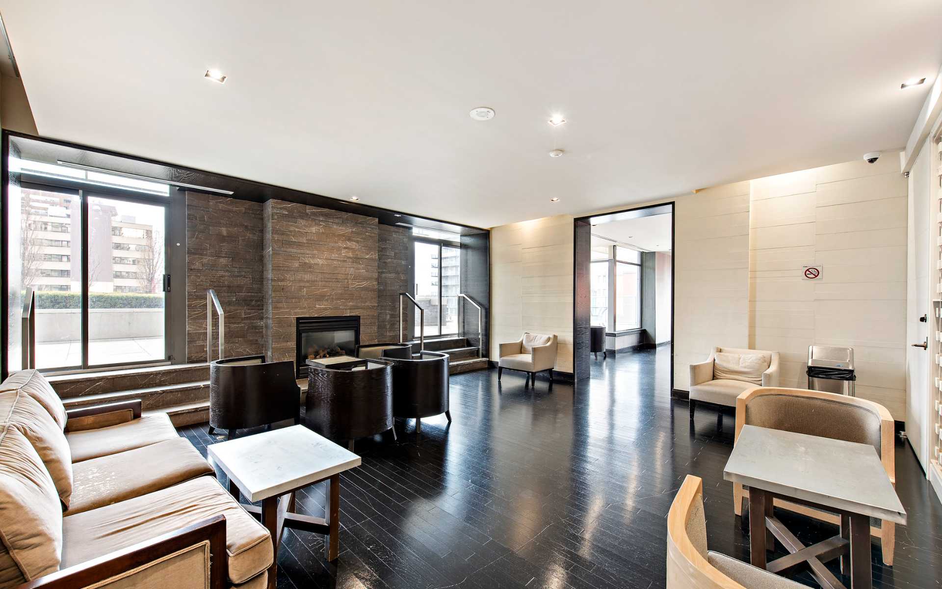 18 Yorkville #718