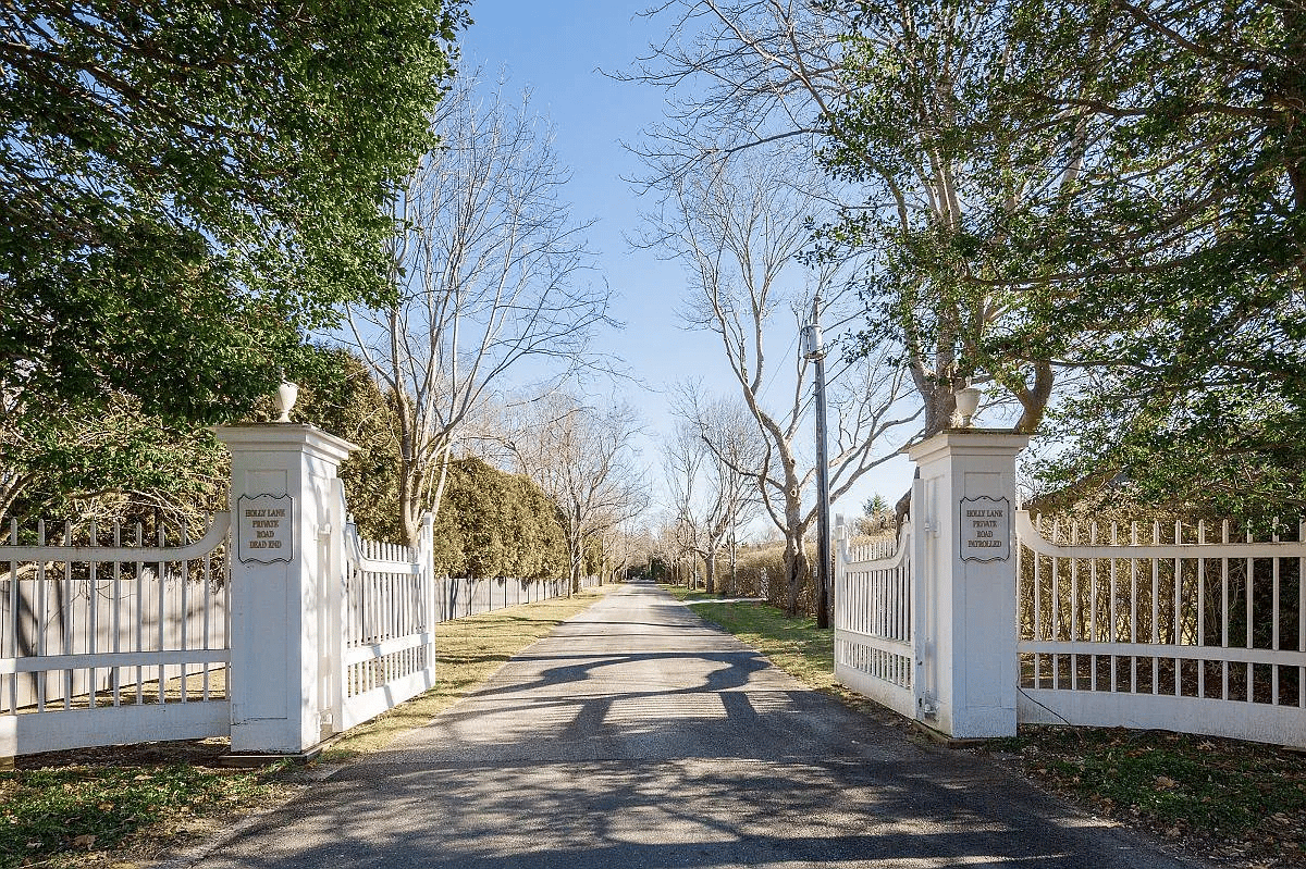 Undisclosed Address, Water Mill, NY, 11976