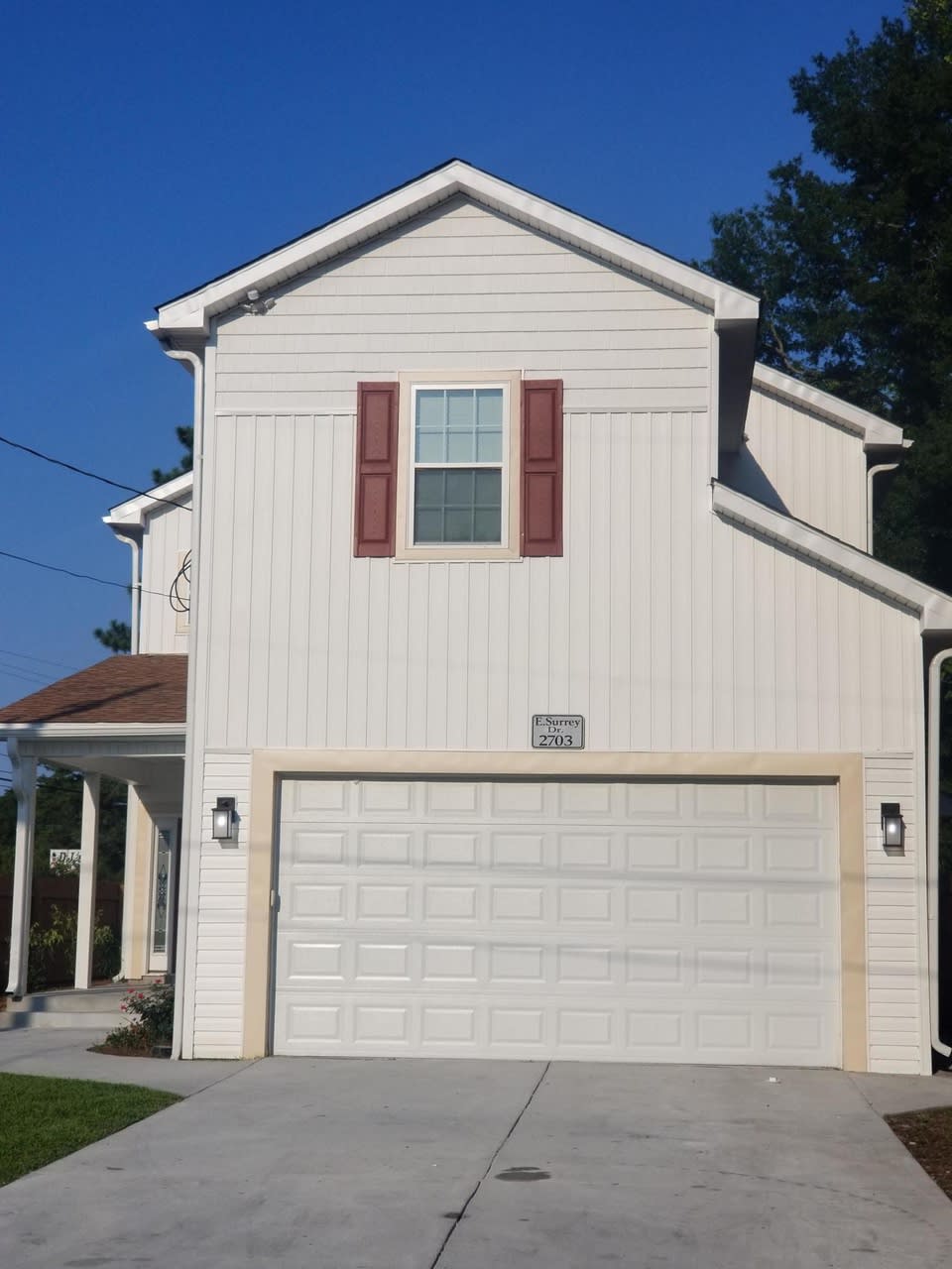 2703 E Surrey Dr