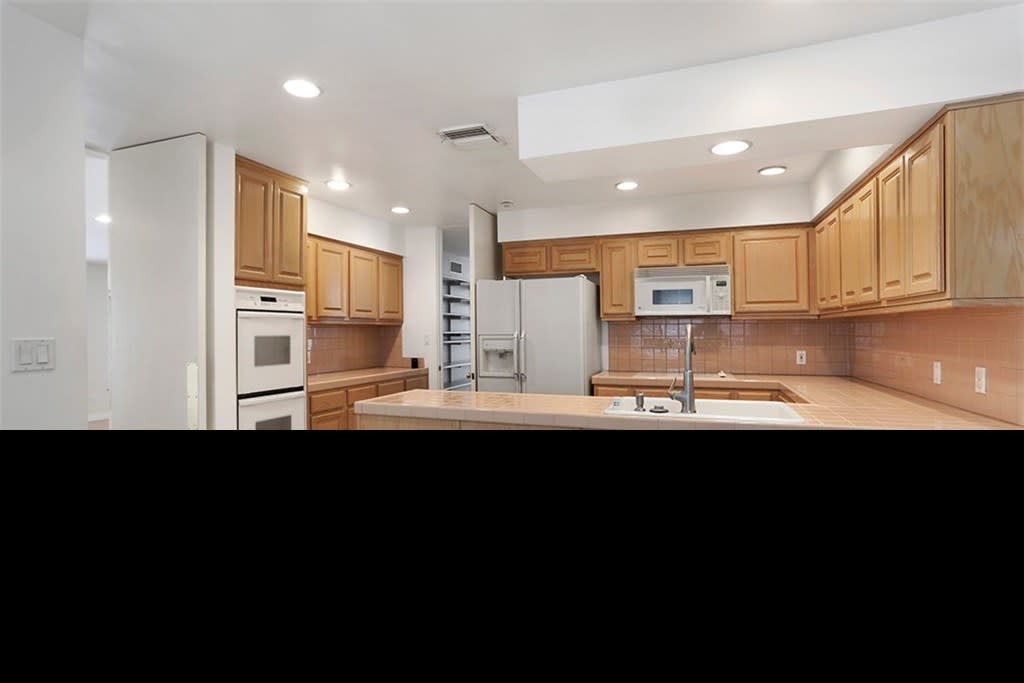 1099 Pine Oak Lane