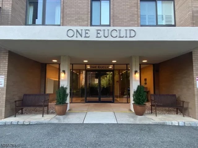 1 Euclid Ave 1F Unit: 1