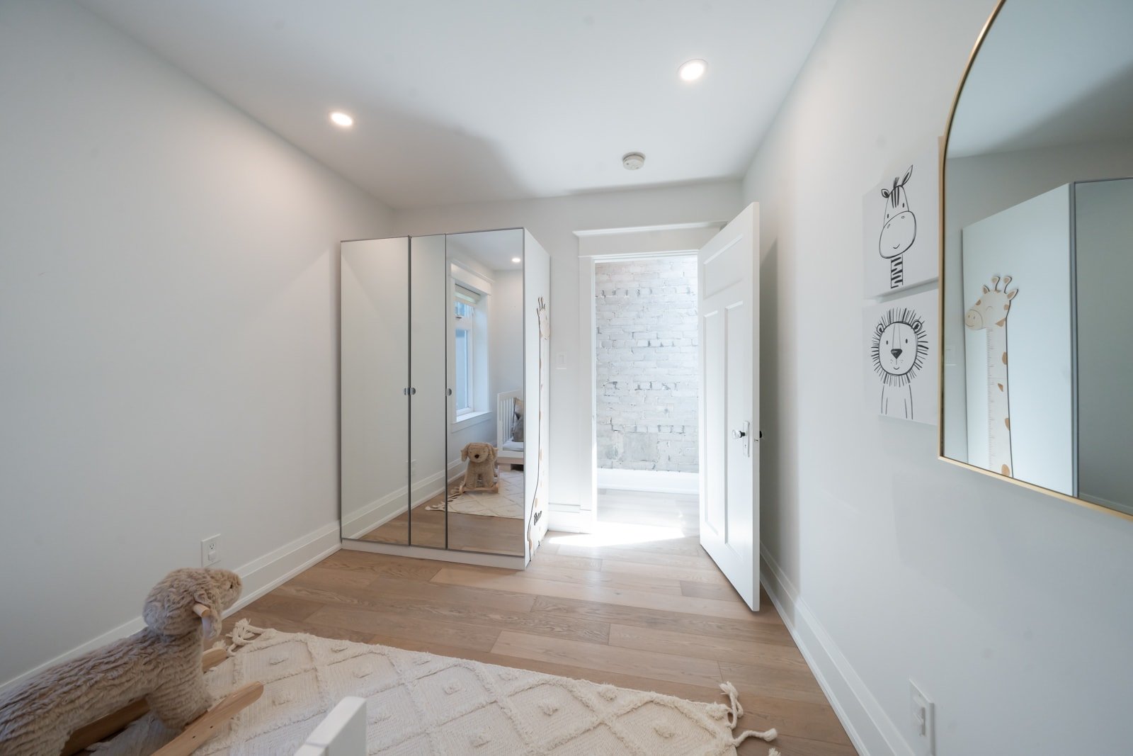 38 Richard Ave 