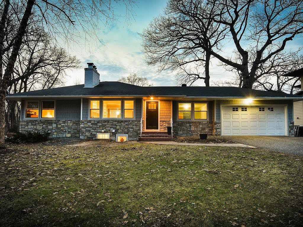 243 Glenbrook Rd N