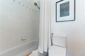 402-1593 Begbie St