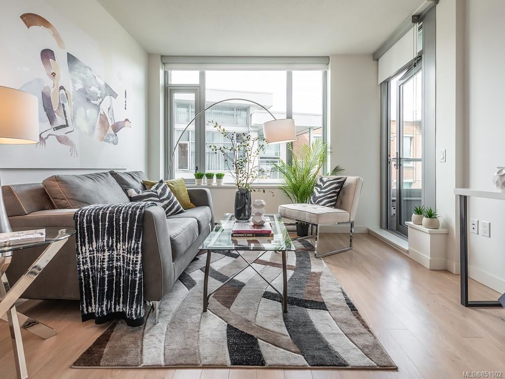 404-646 Michigan St