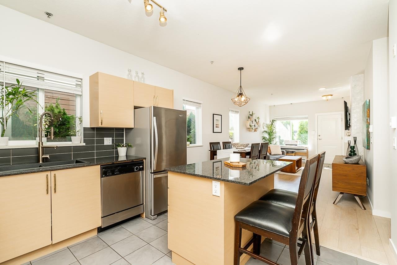 401-1661 Fraser Ave