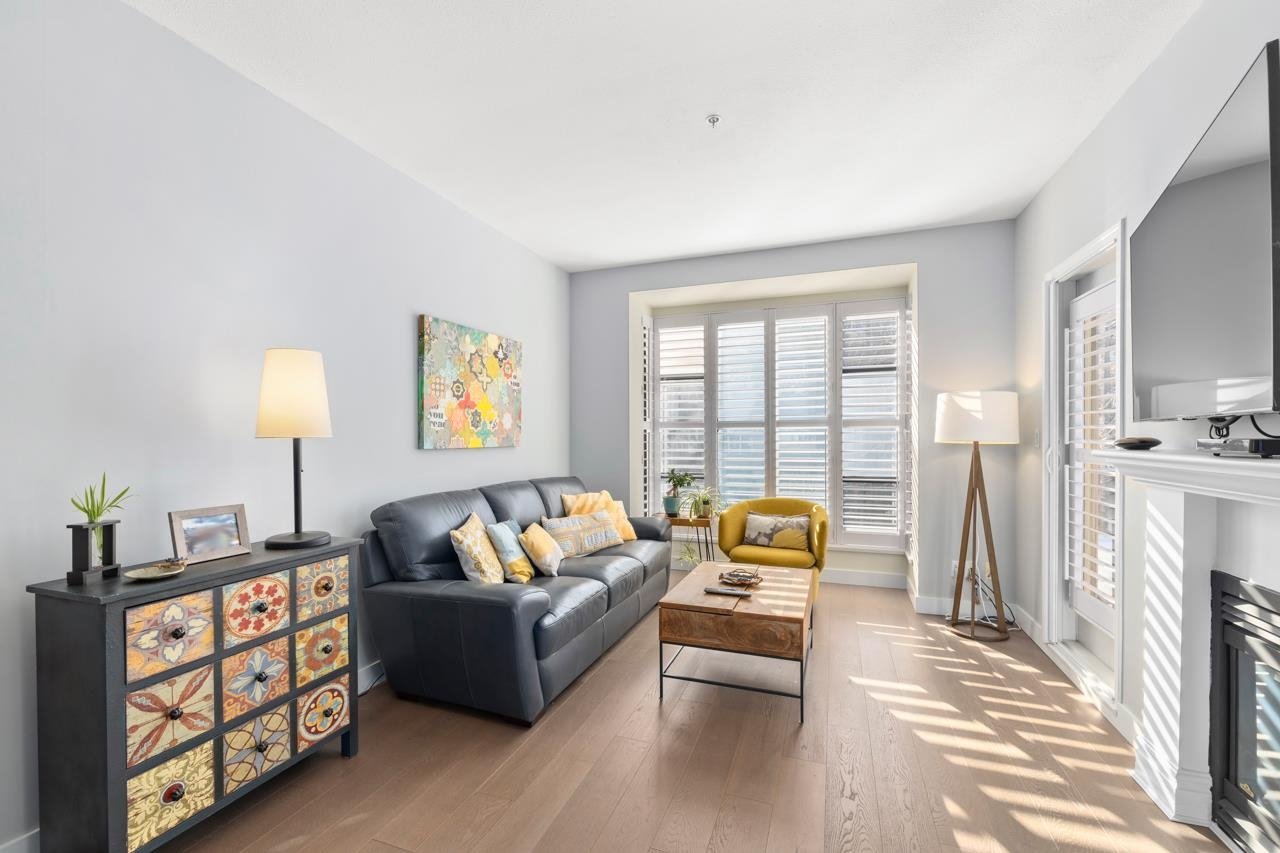210-2175 Salal Dr