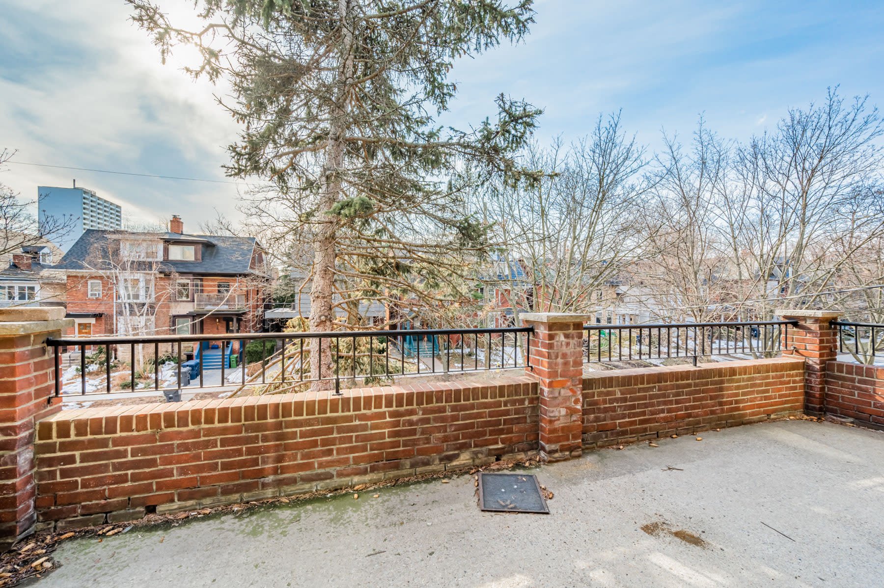 #2ND -607 HURON ST