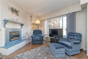 11-626 Goldstream Ave